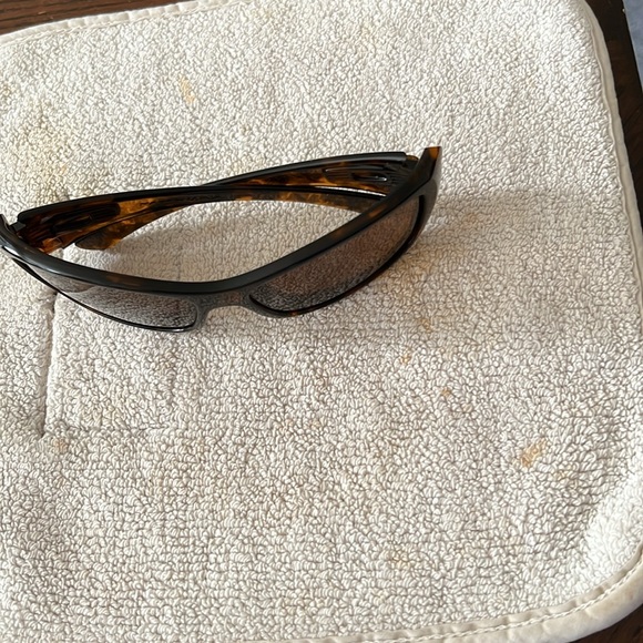 Oakley Tortoise Shell Sunglasses - Picture 3 of 3